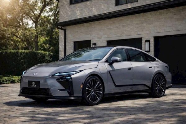 Alternative view of Lexus ES350h 2026