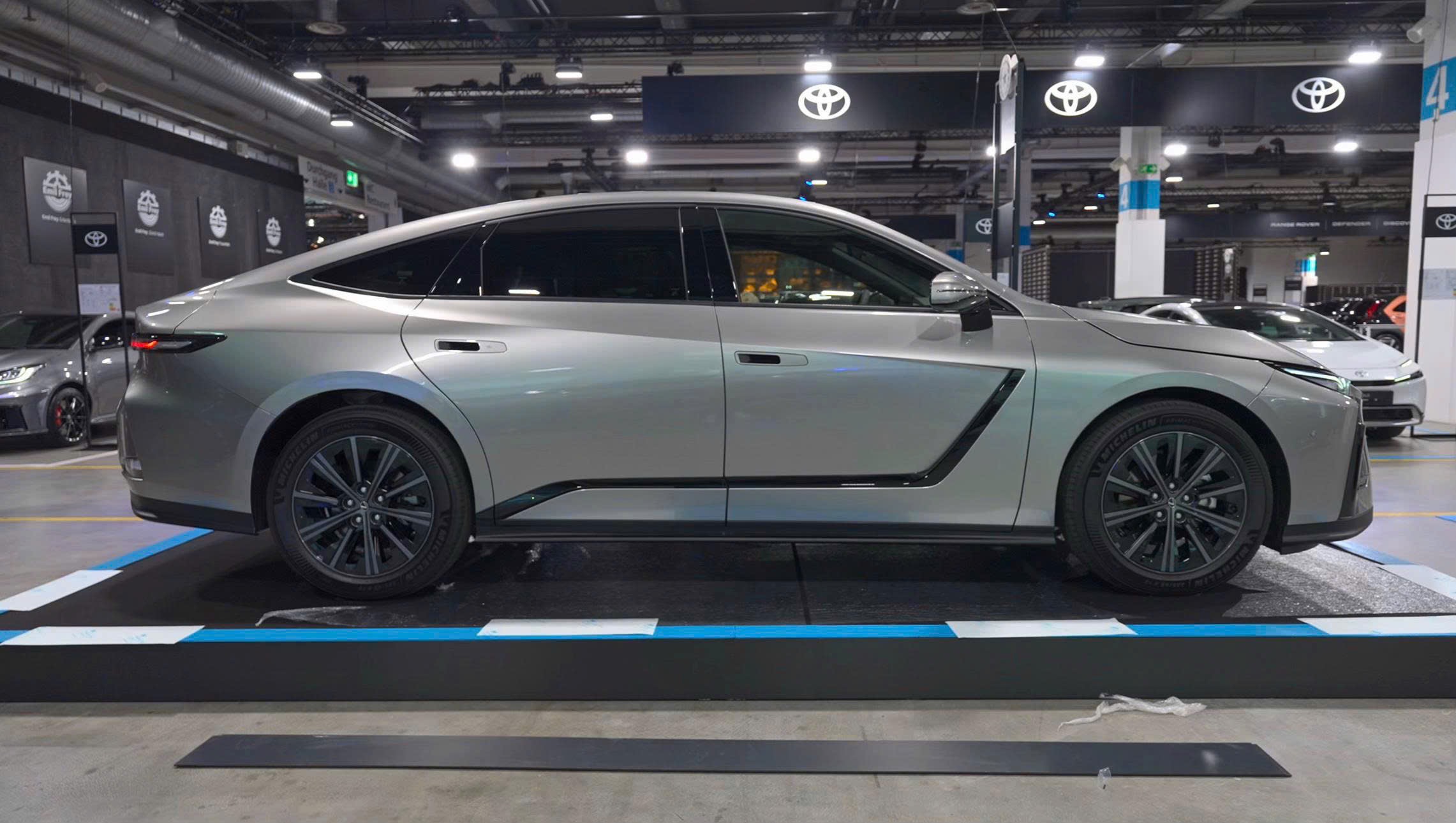 Lexus ES350h 2026 - Ảnh 6