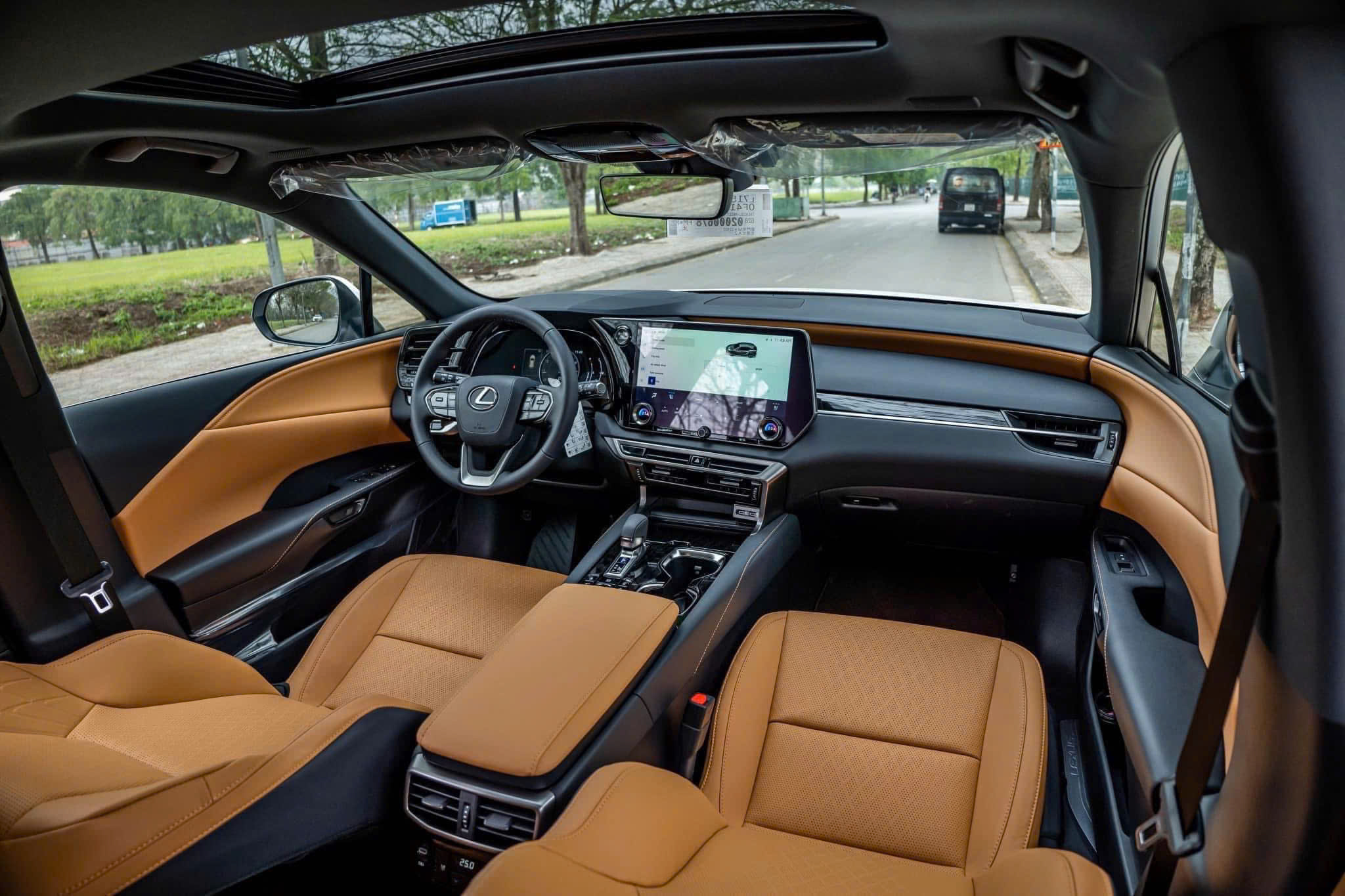 Khoang cabin sang trọng với độ hoàn thiện cực kì cao của Lexus