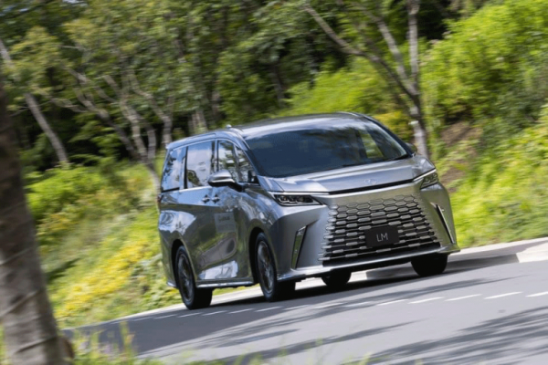 Lexus LM500h