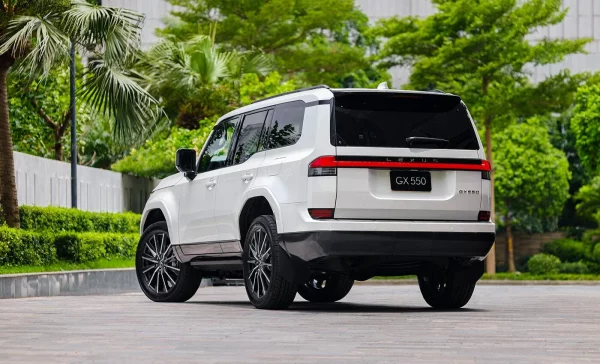 Alternative view of Lexus GX550M