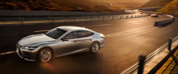 Alternative view of Lexus LS500h
